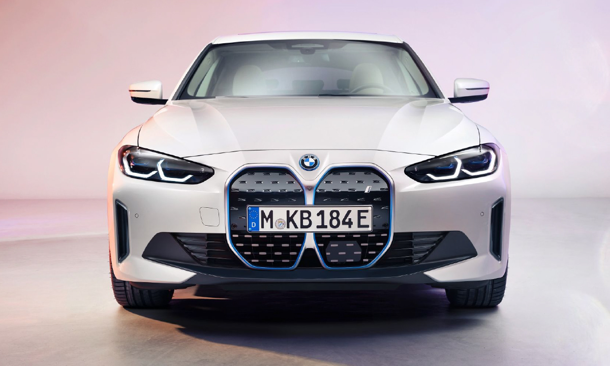 BMW-i4-AutoEV front view