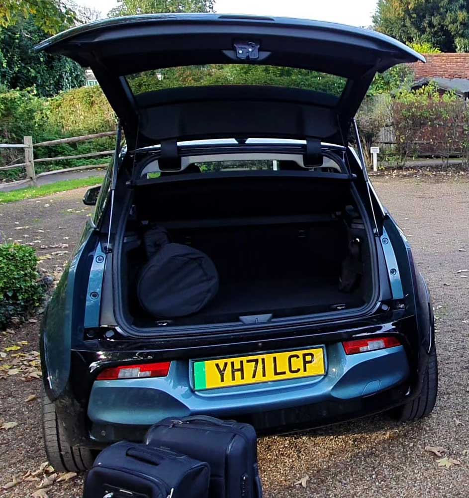 BMW i3s luggage space